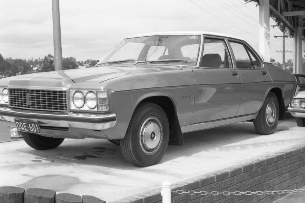 Chrysler Valiant Galant at Clem Reiken Autos, North Ipswich, November 1977