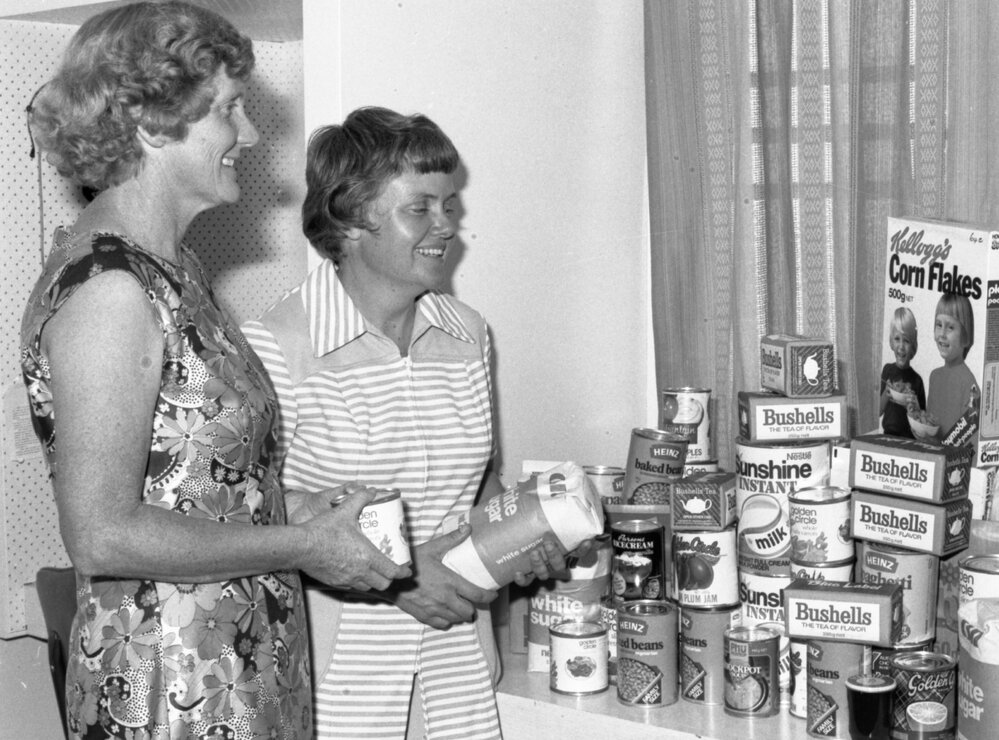 Food donations at Lifeline, Ipswich, November 1977