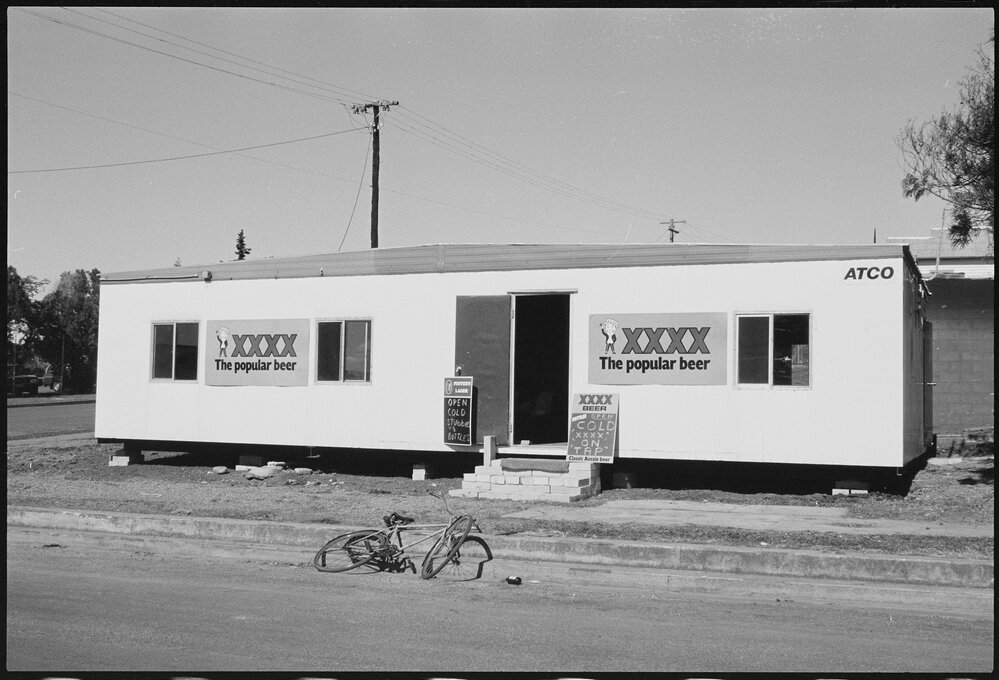 Demountable building serving Beer, Ipswich, July 1985