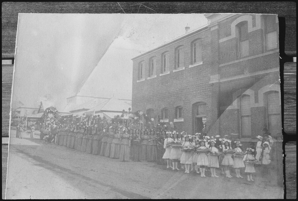 Parade in front of the former Bishop &amp; Woodward / Ipswich &amp; West Moreton Building Society building, Limestone Street, Ipswich, 1900s
