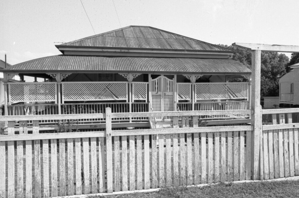 Federation style queenslander, Ipswich, November 1977