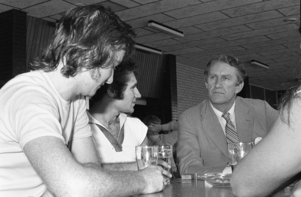 Prime Minister Malcolm Fraser at a pub in Ipswich, November 1977