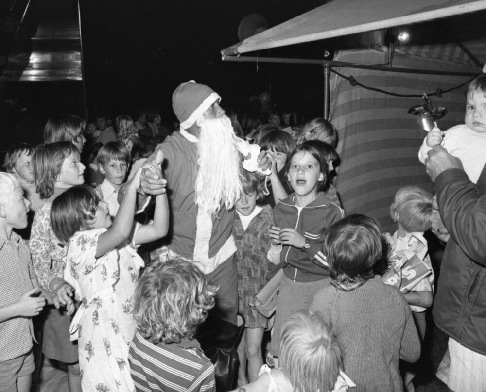 Santa visits Rosewood, November 1977