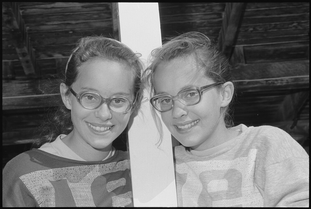 Two unidentified sisters, Ipswich, July 1985
