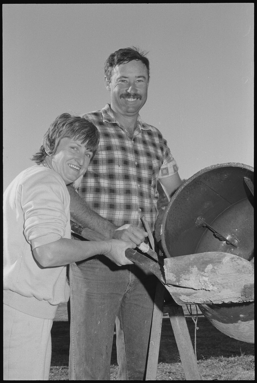 Unidentified couple using a concrete mixer, Ipswich, July 1985