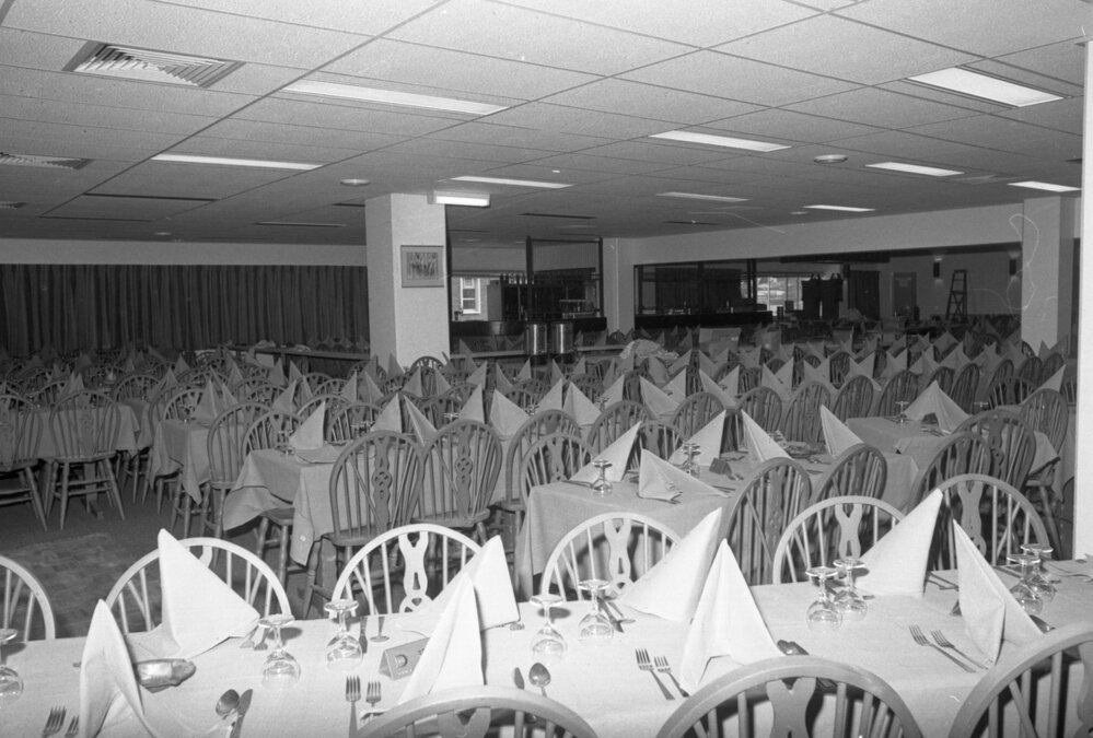 Dining area of the Palais Royal Hotel, Ipswich, October 1977