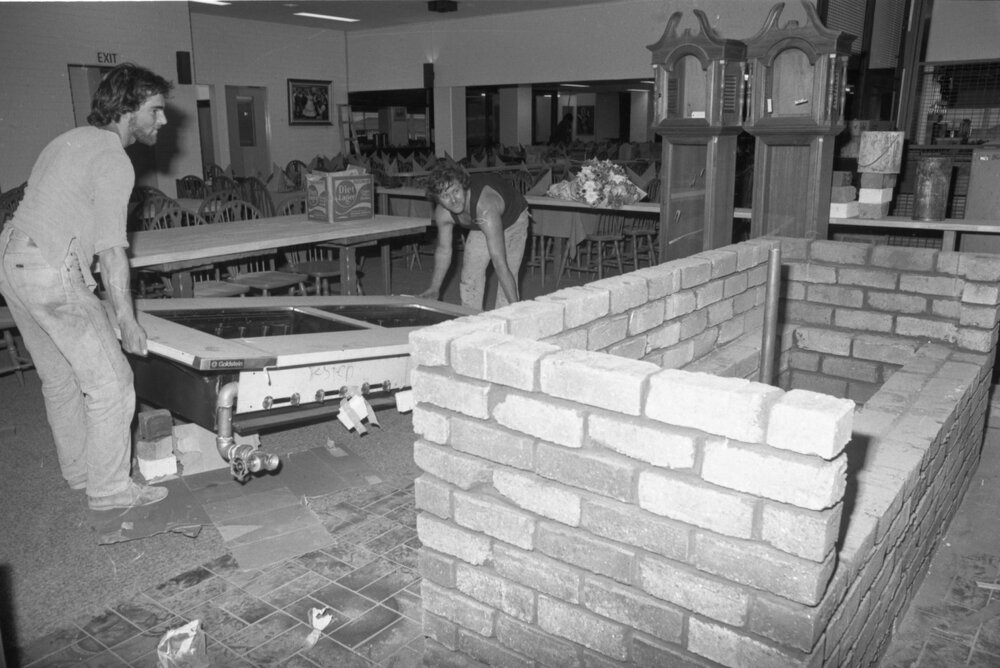 Men installing a char grill in the Palais Royal Hotel, Ipswich, 6th October 1977