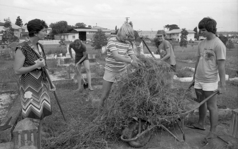 People working during Ipswich General Cemetery 'Clean-Up' campaign, Ipswich, January 1978