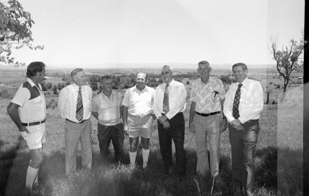 Ron Camm and Stanley Hayes with unidentified group of men, Ipswich, Queensland, February 1978