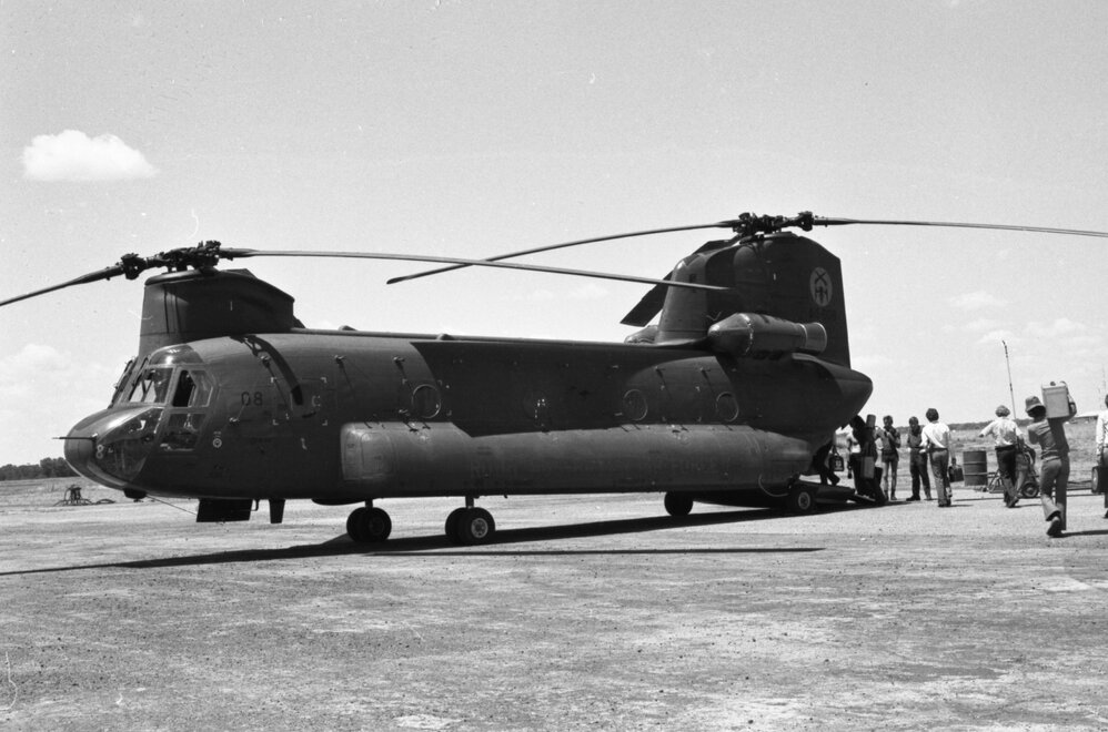 Journalists leaving army camp via RAAF Caribou aircraft, Charleville, 10th October 1977