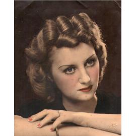 Peggy Cheyne, 1939