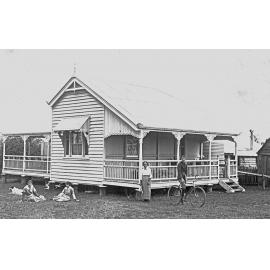 Postcard of house at Amberley, Ipswich, owned by the Elliott family, c.1900s