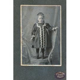 Studio portrait of an unidentified girl, Ipswich, 1903-1909