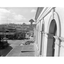 House removal travelling through town, Brisbane Street, Ipswich, 1957