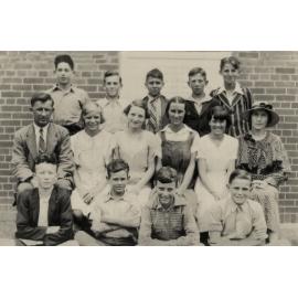 Students and believed to be, teachers from a class at Silkstone State School, Ipswich, 1933