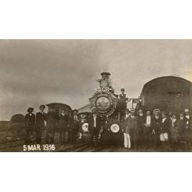Picnic train for Railway Workshops staff, North Ipswich, 1916