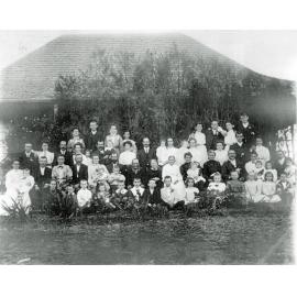 Marsh Family group, Raceview, Ipswich, 1909