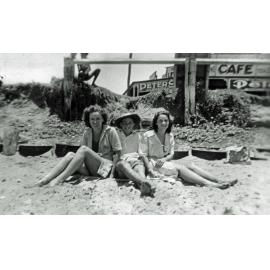 Holiday makers from Ipswich at Greenmount, 1948-1949