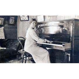 Hilda Cornelia Lyon, Marburg, Ipswich, c.1920