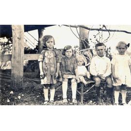 Norma, Iris, Una, Len and Coral Lyon, Marburg, Ipswich, c.1926