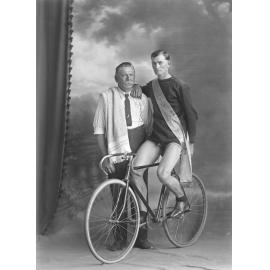 W.M.C.C Champion, J. Geiseman with trainer, Ipswich, 1923