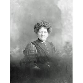 Portrait of an  woman, Ipswich, early 1900s