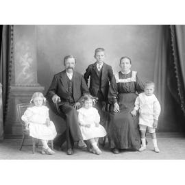 Formal portrait of the Anderson  family, Ipswich, 1900s