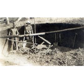 Miners building a silo on the Evans farm during the coal strike, Tallegalla, near Rosewood, Ipswich, 1938