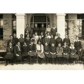 Ipswich Girls' Grammar School pupils, 1917