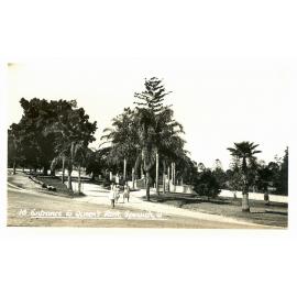 Main entrance, Queens Park, Ipswich, postcard, 1930s