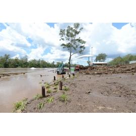 Flood clean up, Colleges Crossing, Ipswich, January 2013