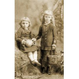 Portrait of Elsie and Gladys Proudlock, Brisbane, c.1915