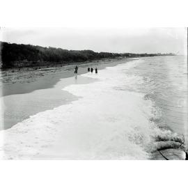 Unidentified group at the beach, Redcliffe, c.1900s