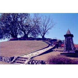 Cunningham's Knoll with the Cunningham memorial, Queen Victoria Parade, Limestone Hill, Ipswich, 1970