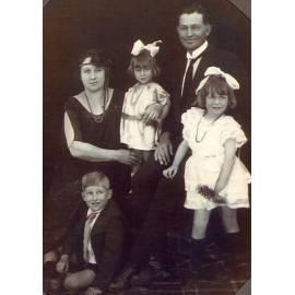 Horn family portrait, 1920s