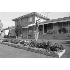 Mrs Jakimowicz's garden, Ipswich, November 1977