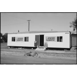 Demountable building serving Beer, Ipswich, July 1985