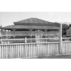 Federation style queenslander, Ipswich, November 1977