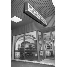 Ye Olde Palais Royal Bottle Shoppe, Ipswich, 6th October 1977