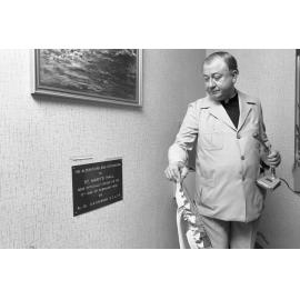 Rev. Dr. O. K. Oxenham unveiling commemorative plaque at the reopening of St Mary's Hall after refurbishment, Woodend, Ipswich, Queensland, February 1978