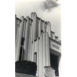 Front entrance to Baptist Church, Ipswich, 1954