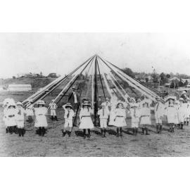 St Paul's School maypole 1909