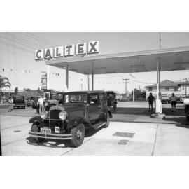 Vintage cars at the North Side Star Service Station, North Ipswich, Ipswich, April 1978