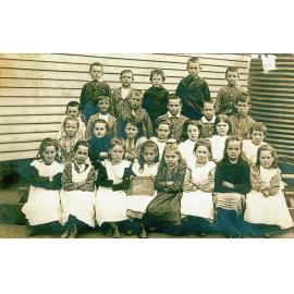 Newtown State School 3rd Class, Ipswich, 1905 or 1906