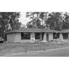 One storey brick house with diagonal walls, Collingwood Park, 25th October 1977