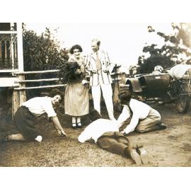 Queenie Jones with friends at Oakleigh (house), Redbank Plains, Ipswich, 1920s