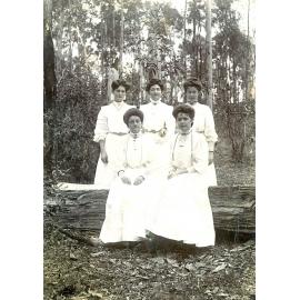 Daughters and friends of James and Catherine Mullins (nee Ward) of Redbank Plains, Ipswich, c.1910