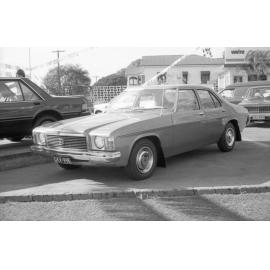 Holden HJ Kingswood sedan, car advertisement for Currie Motors, Ipswich, August 1980