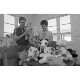 Unidentified man and woman with soft toys, Ipswich, September 1980