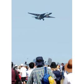 Crowd watching flying jets, Ipswich, September 2003